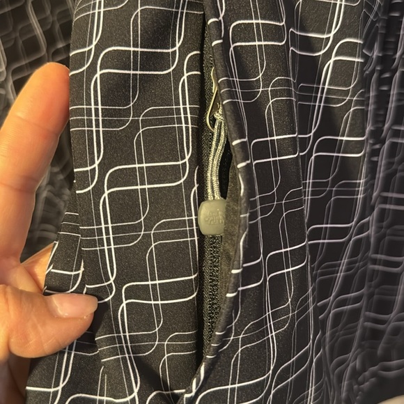 THE NORTH FACE WOMENS GORETEX JACKET BLACK & WHITE SIZE M EUC - Picture 6 of 10